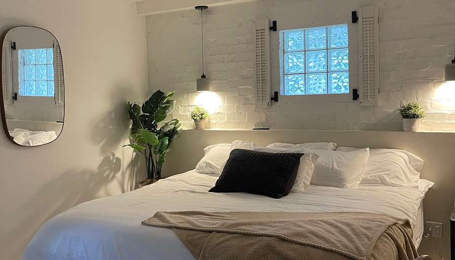 SHARLENE M SOLOMON's room