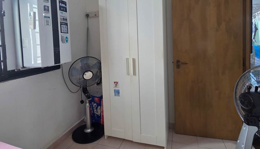 Benny's room