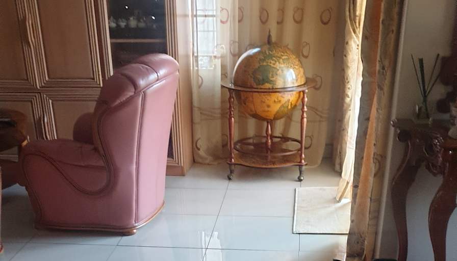 Sombu's room
