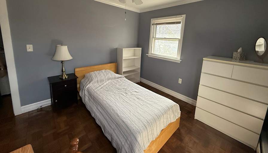 Suffern House's room