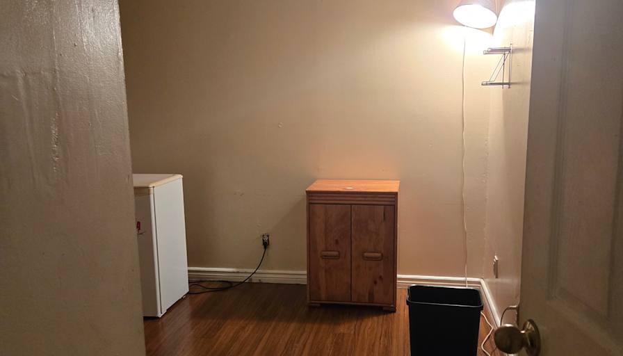 Dustin's room