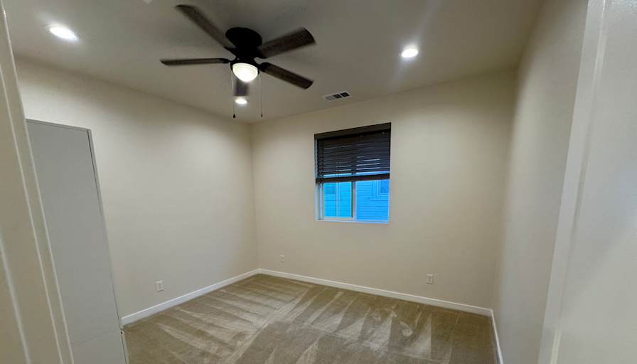 Yi's room