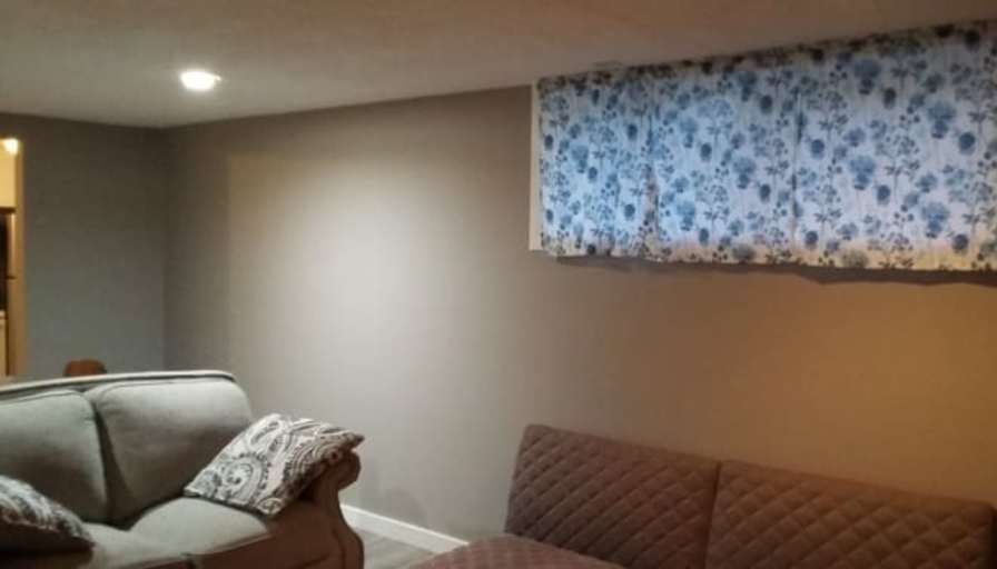 Bwood House's room
