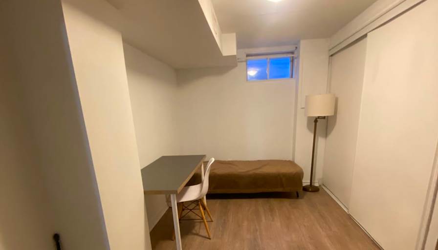 Issa's room