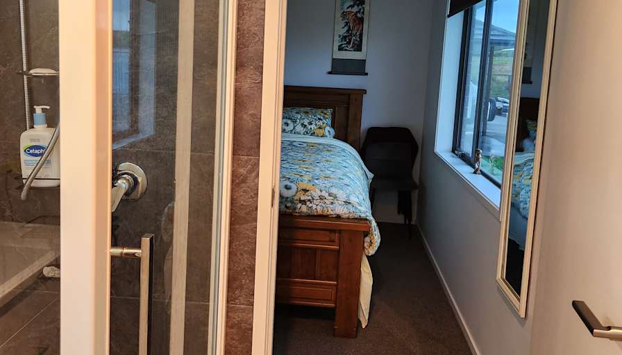 SARENA JOHNSON's room