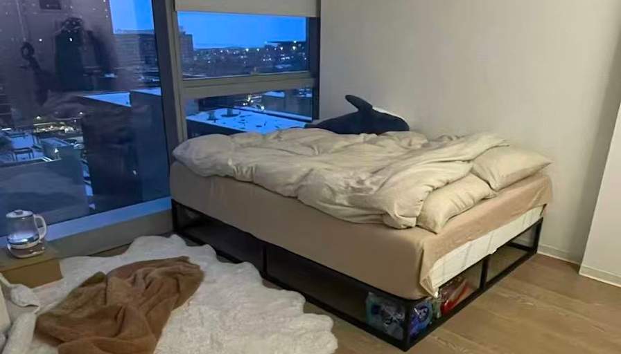Yu Hua's room