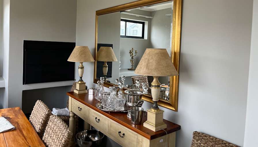 JAMES THOMPSON's room