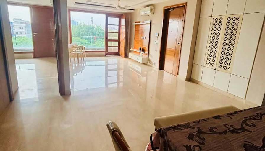 Divyanshi's room
