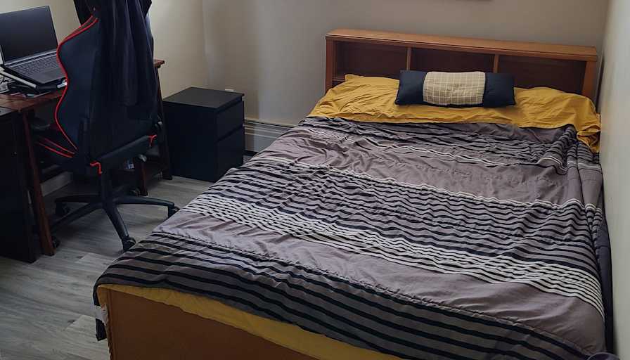 Ron's room