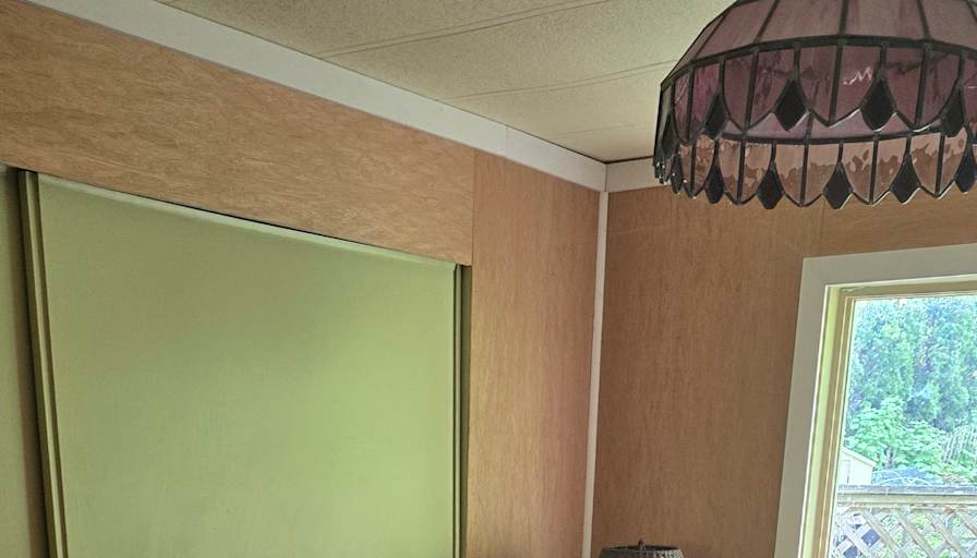 DIANNE BELLIVEAU's room