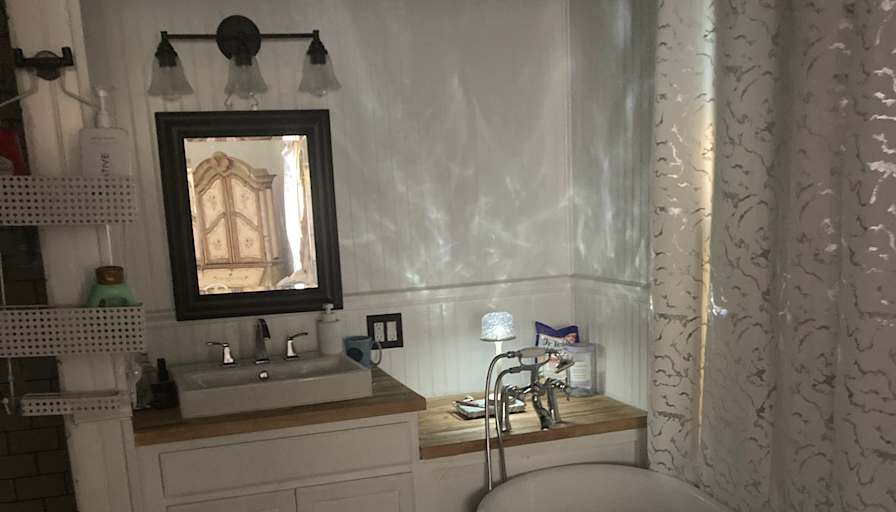 Avenue's room