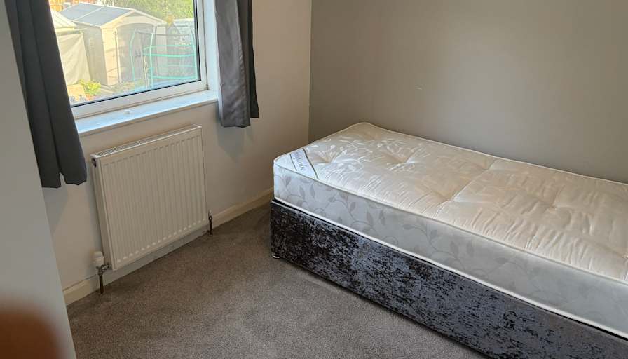 Omar saint's room