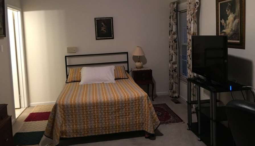 Nice Furnished Room by Strathmore's room