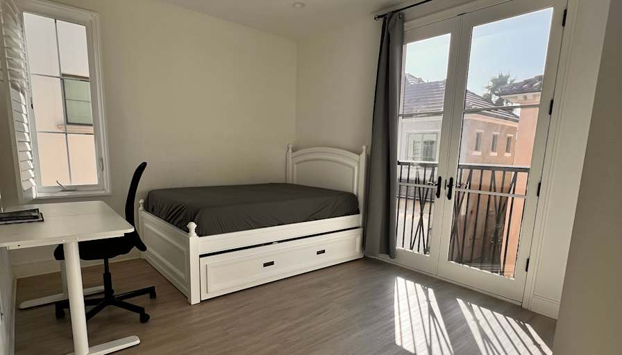 Cloverirvine's room