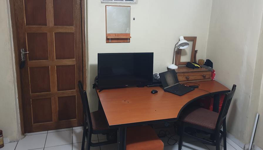 Lee's room