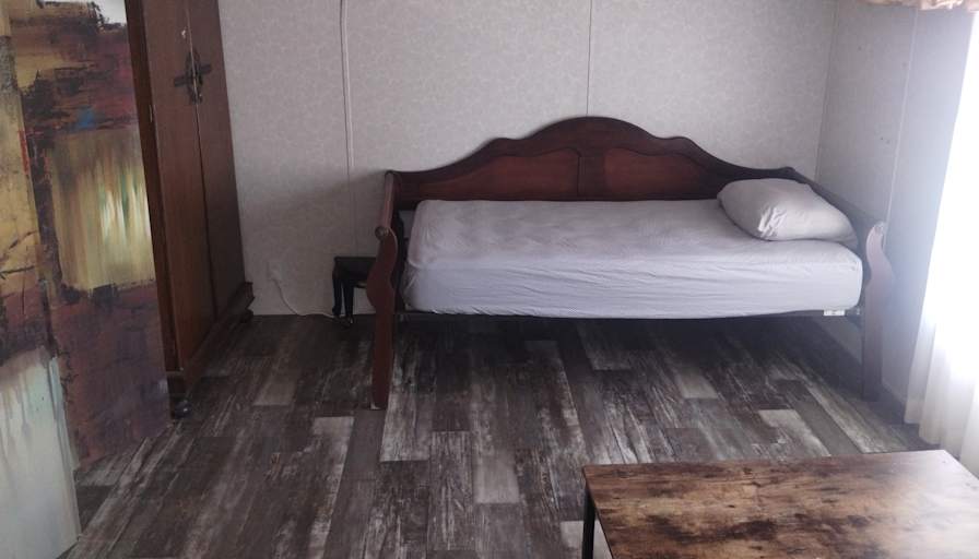 Alan Teiv's room