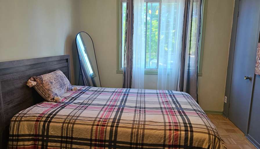 stacy-ann's room
