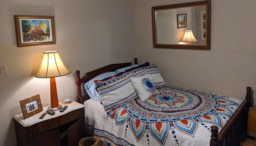 J Mo's room