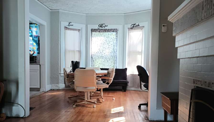 Alfred  Jones's room