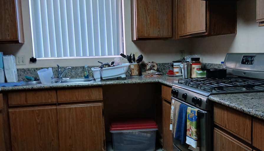 carlos's room