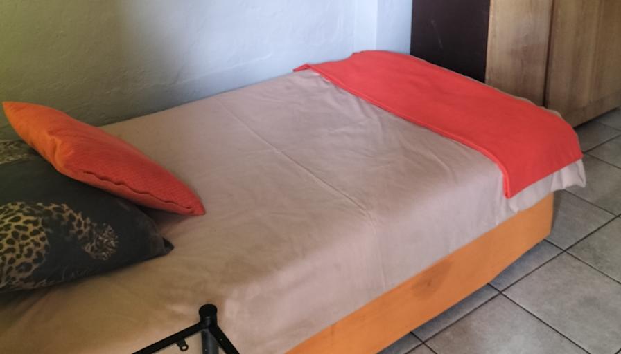 Jeanett's room