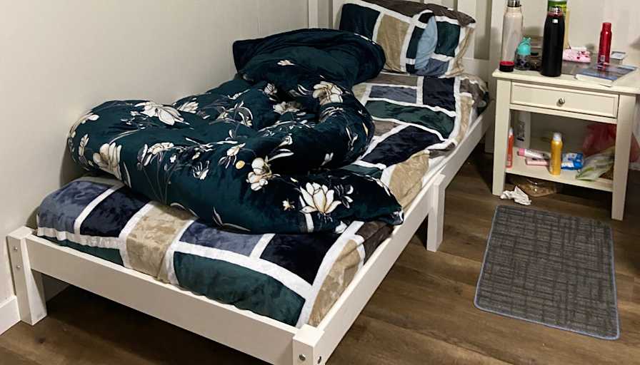 Nas's room