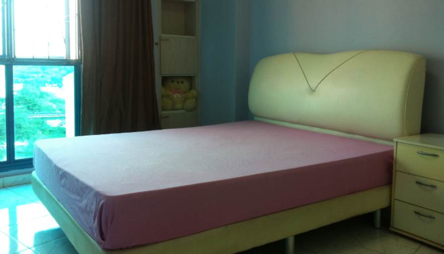 Gary's room
