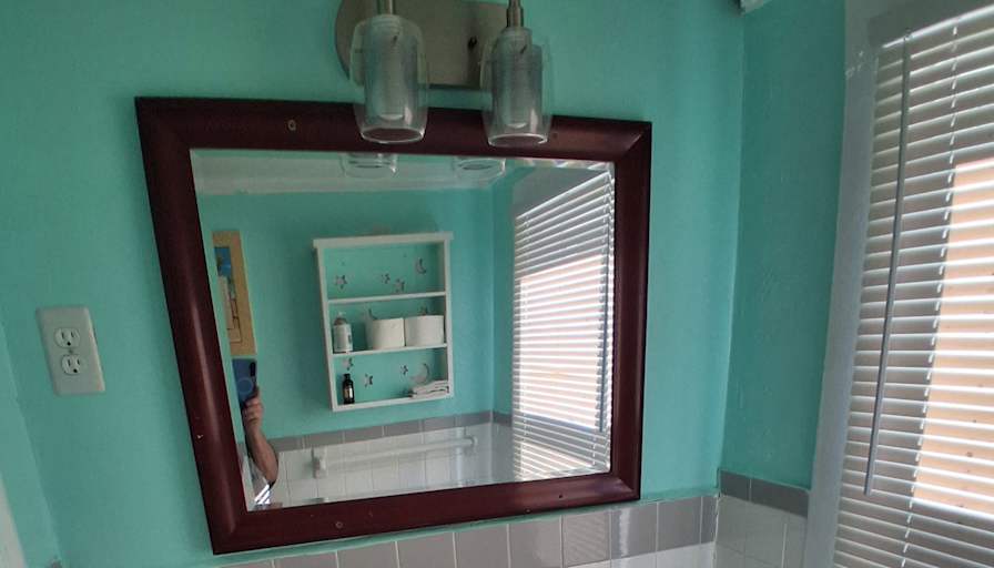 Glenda Elkins's room