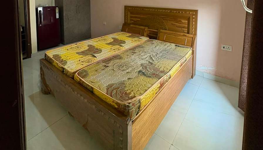 Divyanshi's room