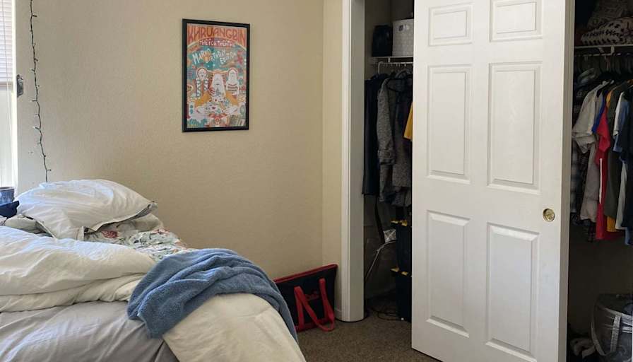 Em McKinnon's room