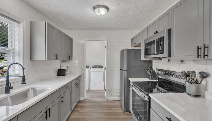lifedoorrentals's room