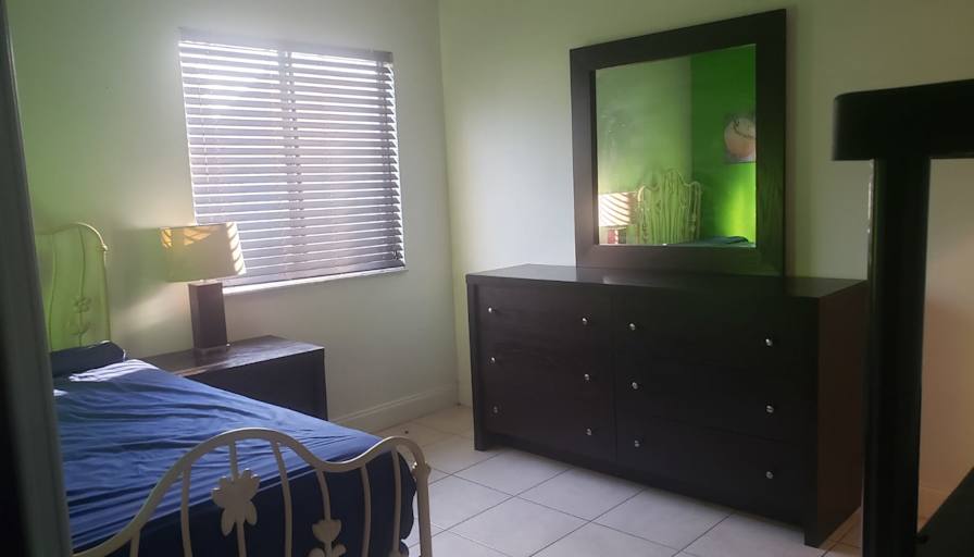 Enrique's room