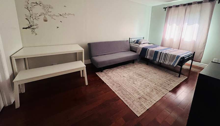 Julie Ann Malinis's room