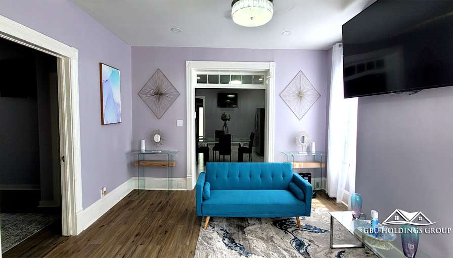 GBU Holdings Group's room