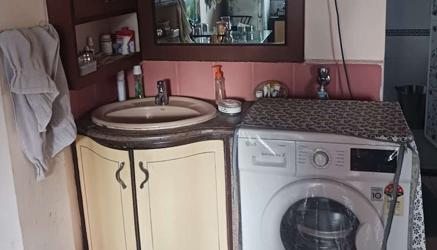 makarand's room