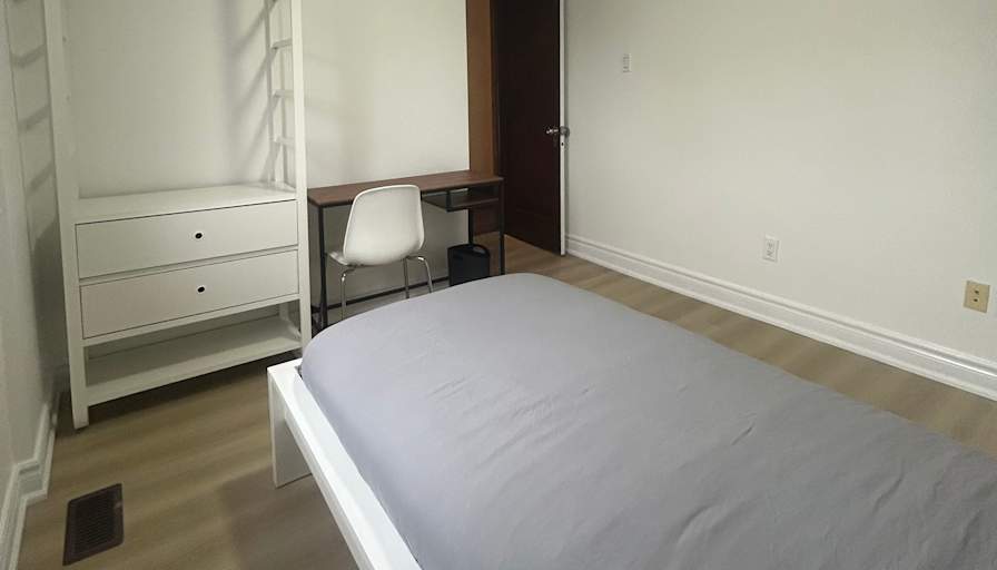 Lee's room