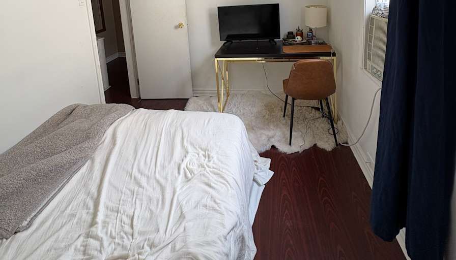 Vincent Molumby's room