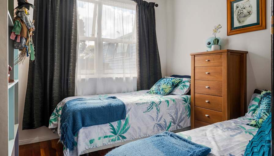 Tom's room