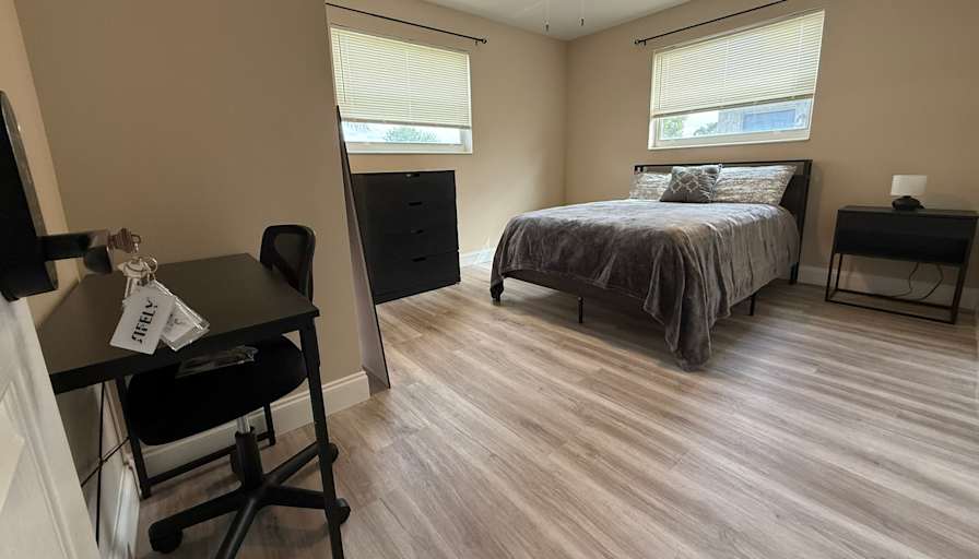 Dee's room