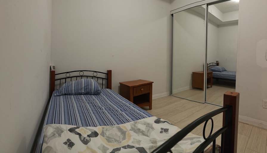 Eduardo's room