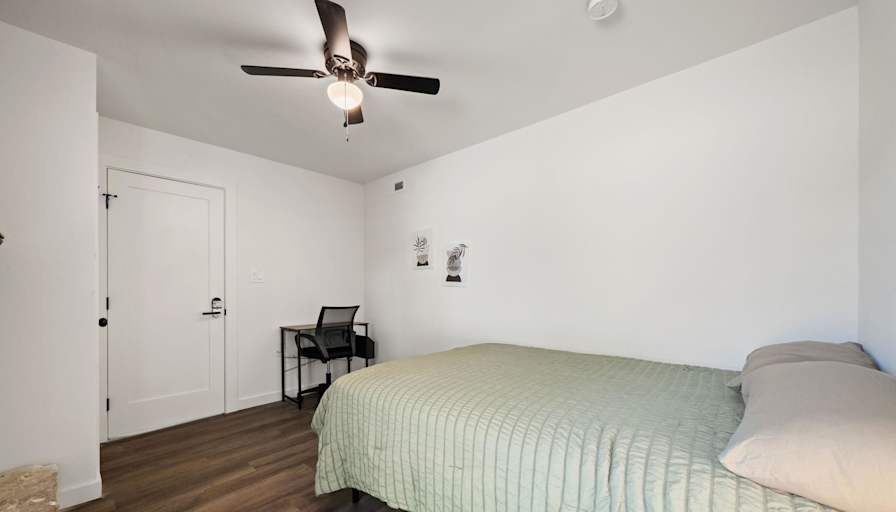 Magali A.'s room