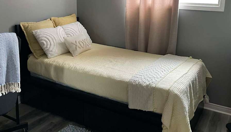 Lynda's room