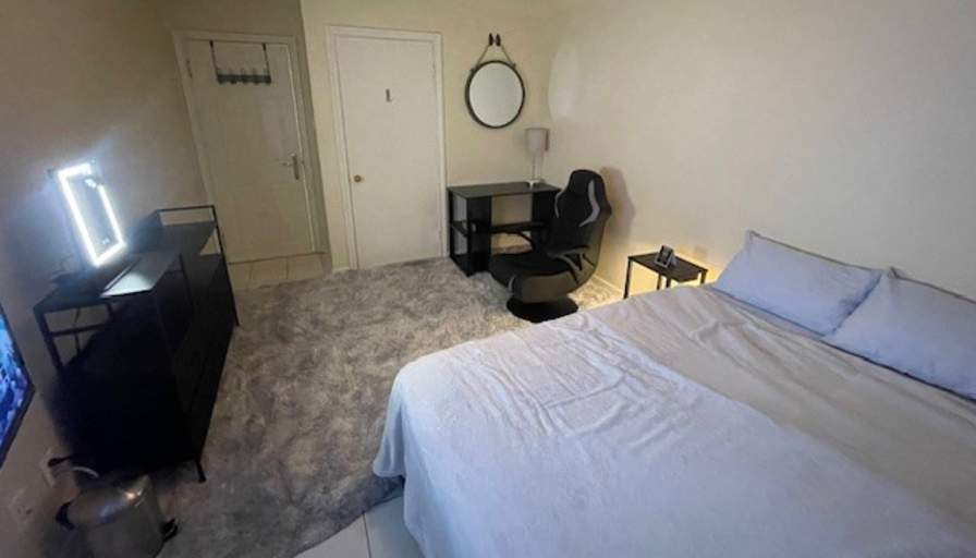 Angelo's room