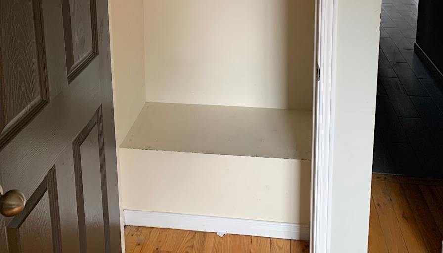 C Y's room