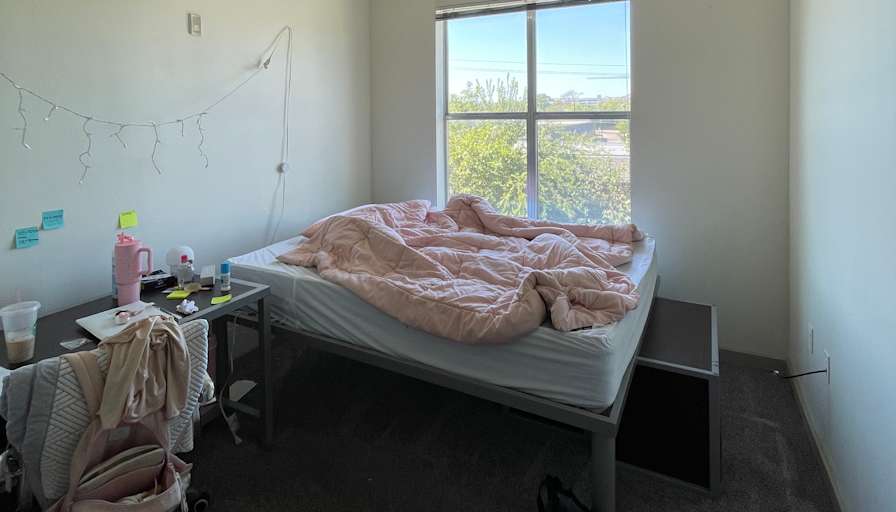 Ji Won's room