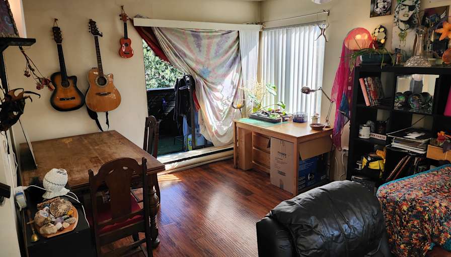 Aron Cooper's room