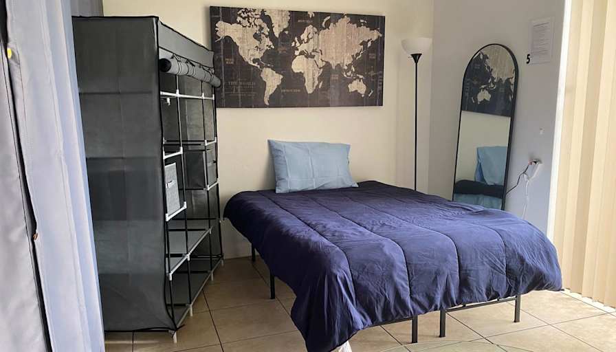 Laura Mateus's room
