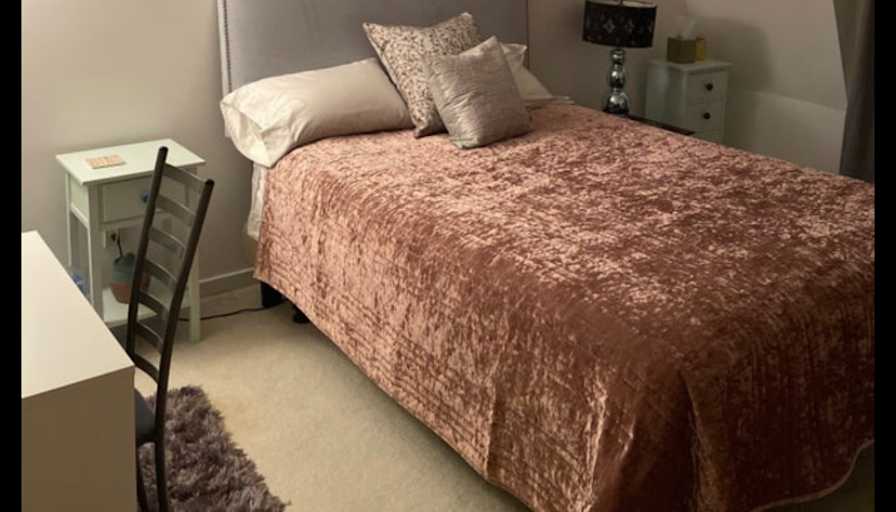 Dee's room