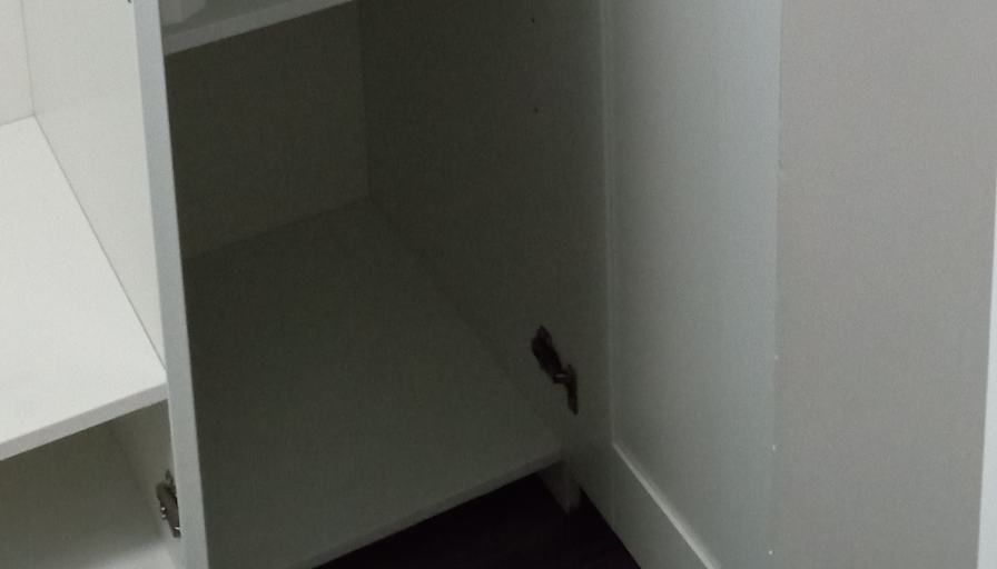 Bwood House's room