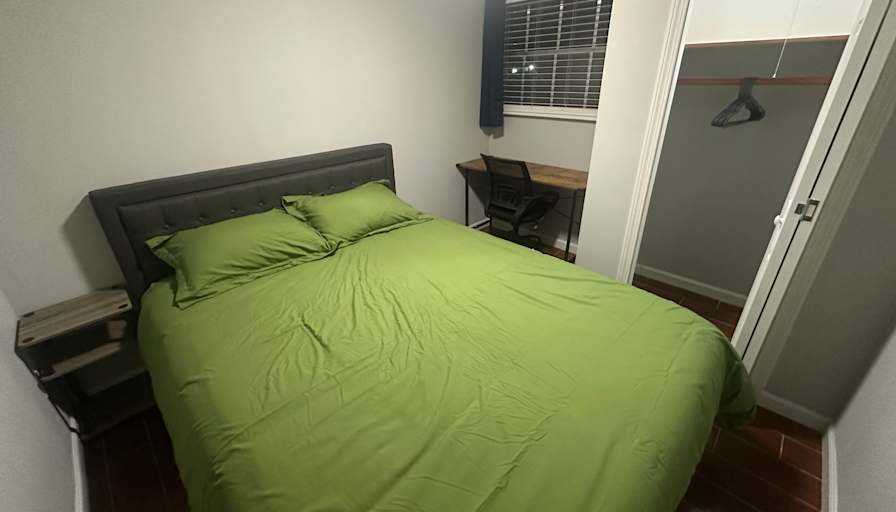 Lambert Guo's room